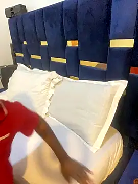 Dellah26 online show from 10-27-25, 02:29