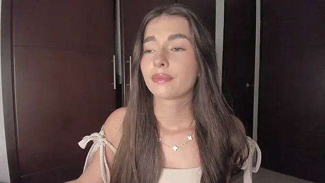 Snapshot of Coralinee_01 chatting on 02-01-25, 11:37 Coralinee 01 online show from 02-01-25, 11:37