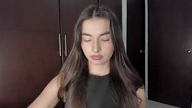 Snapshot of Coralinee_01 chatting on 02-04-25, 12:40 Coralinee 01 online show from 02-04-25, 12:40