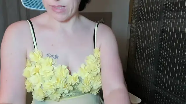 Snapshot of emmita69_ chatting on 07-19-26, 12:41 emmita69 online show from 07-19-26, 12:41
