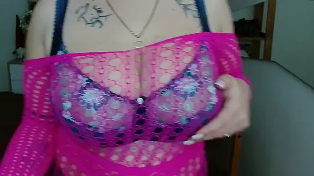 Snapshot of leila_beayte_ chatting on 02-17-25, 06:28 leila beayte online show from 02-17-25, 06:28