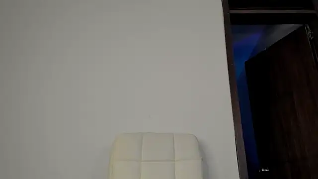 Karoline Marin online show from 12-19-25, 05:54