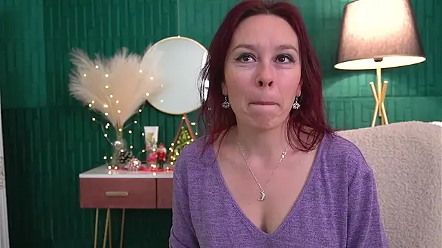 HaileyMoonn online show from 12-23-25, 04:12