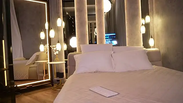 NovaMaria online show from 12-16-25, 01:15