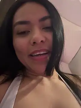 Snapshot of PetitLumiere chatting on 01-04-25, 05:37 PetitLumiere online show from 01-04-25, 05:37
