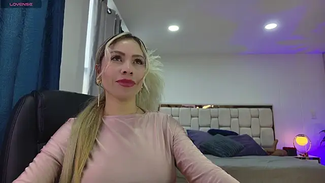 Ammy Castro online show from 10-22-25, 09:24