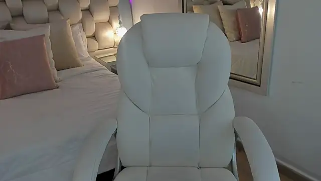 Snapshot of Helleamazing chatting on 03-15-25, 06:25 Helleamazing online show from 03-15-25, 06:25