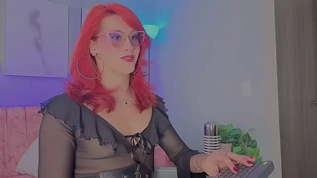 Juliana Saenzz online show from 11-11-25, 04:24