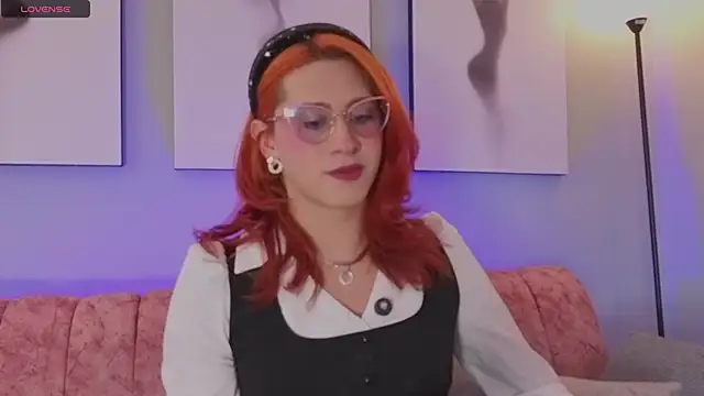 Juliana Saenzz online show from 10-11-25, 05:14