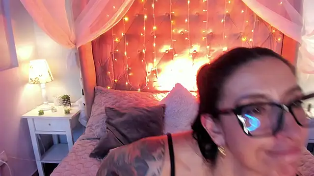 kira moon   online show from 03-05-25, 08:32