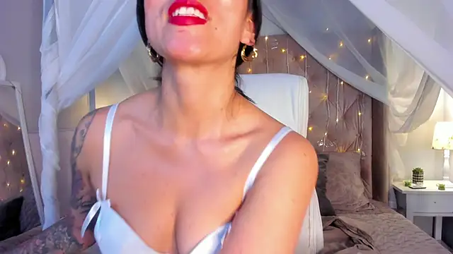 kira moon   online show from 03-12-25, 08:31