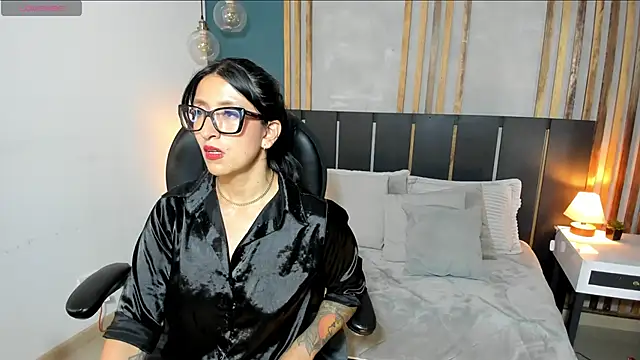 kira moon   online show from 01-15-26, 08:56