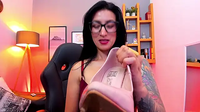 kira moon   online show from 04-16-26, 09:39