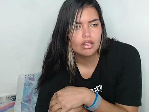 Snapshot of sweetkitty_16 chatting on 05-27-26, 08:27 sweetkitty 16 online show from 05-27-26, 08:27