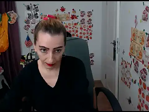 Snapshot of EvelynAngell chatting on 10-07-25, 09:43 EvelynAngell online show from 10-07-25, 09:43