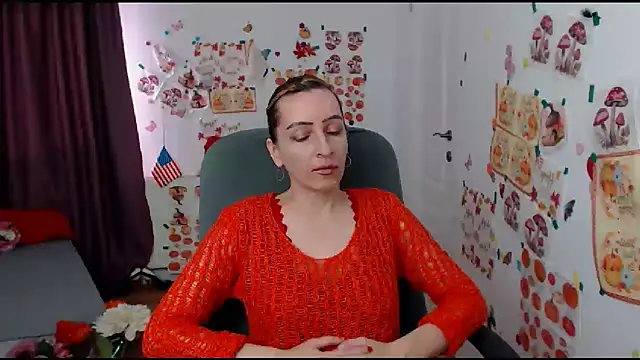 Snapshot of EvelynAngell chatting on 09-15-25, 06:03 EvelynAngell online show from 09-15-25, 06:03