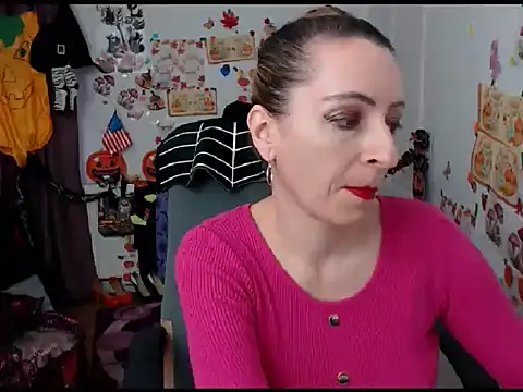 Snapshot of EvelynAngell chatting on 10-16-25, 05:59 EvelynAngell online show from 10-16-25, 05:59