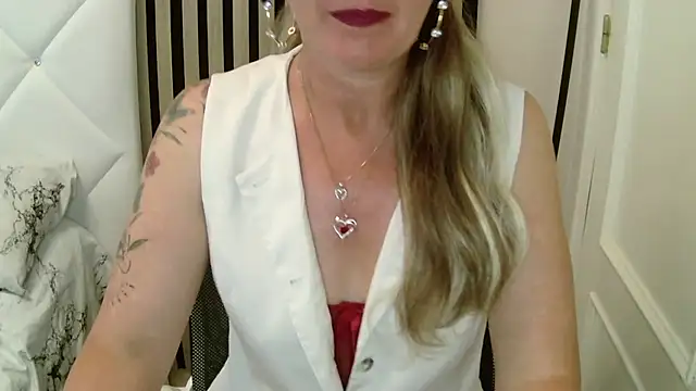 xxNoeliaxx online show from 04-05-26, 07:37