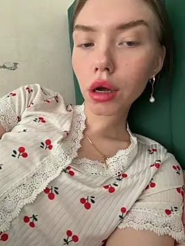 Lisaaa Alisa online show from 05-13-26, 04:08