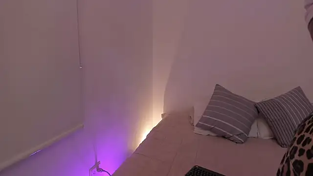 Sexyshantal  online show from 04-14-26, 06:24