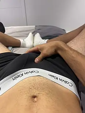 h0rnyguy001 online show from 09-30-25, 05:57