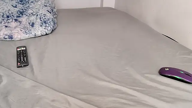 caarlywhitee online show from 12-17-25, 01:21