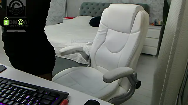 Ellysse  online show from 12-02-25, 12:07