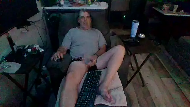 Snapshot of lateniter chatting on 06-17-26, 04:56 lateniter online show from 06-17-26, 04:56