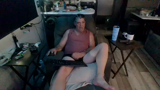 Snapshot of lateniter chatting on 06-18-26, 11:10 lateniter online show from 06-18-26, 11:10