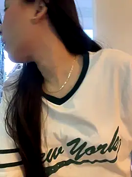 LittleDoll    online show from 11-06-25, 10:36