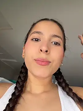 LittleDoll    online show from 05-10-26, 01:14