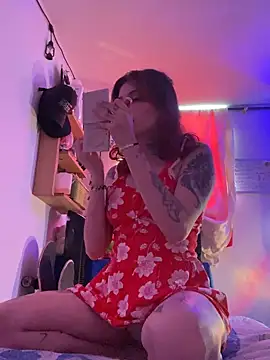 Snapshot of LiliJones_ chatting on 03-20-25, 05:15 LiliJones online show from 03-20-25, 05:15