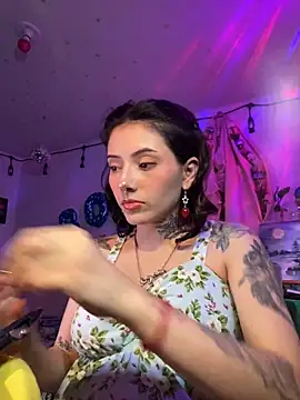 LiliJones  online show from 05-26-26, 10:19