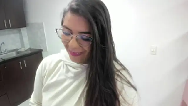 Luna Dumont online show from 12-18-25, 11:25