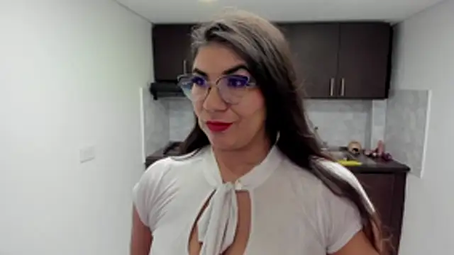 Luna Dumont online show from 10-28-25, 11:09