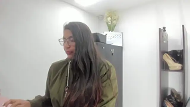 Luna Dumont online show from 01-12-26, 11:17