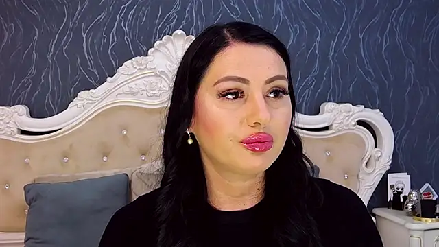 Snapshot of Lauren_Saint chatting on 10-01-25, 02:43 Lauren Saint online show from 10-01-25, 02:43