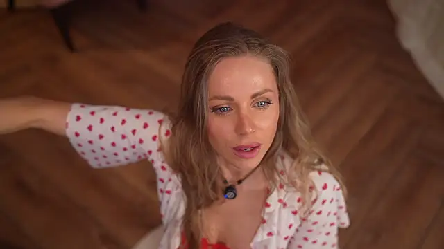 eva fashionista online show from 02-15-26, 06:07