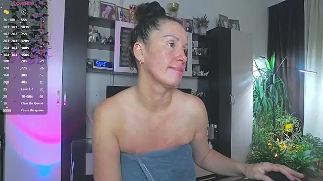 SheilaRyan online show from 02-03-26, 04:43