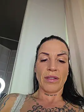 Snapshot of EmilyDiazofficial chatting on 06-30-26, 11:10 EmilyDiazofficial online show from 06-30-26, 11:10