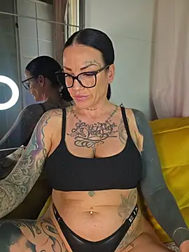 Snapshot of EmilyDiazofficial chatting on 06-26-26, 06:19 EmilyDiazofficial online show from 06-26-26, 06:19