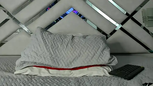 Snapshot of maybelline69 chatting on 03-14-26, 02:28 maybelline69 online show from 03-14-26, 02:28