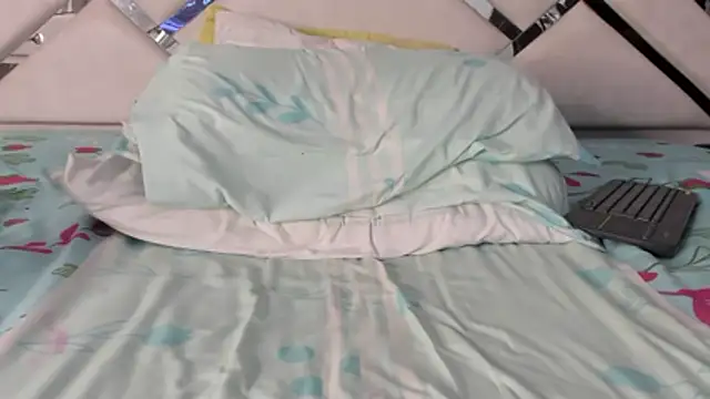 Snapshot of maybelline69 chatting on 04-11-26, 07:45 maybelline69 online show from 04-11-26, 07:45