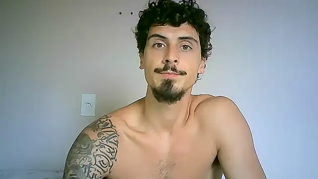 Snapshot of milkoffe chatting on 01-29-25, 02:53 milkoffe online show from 01-29-25, 02:53