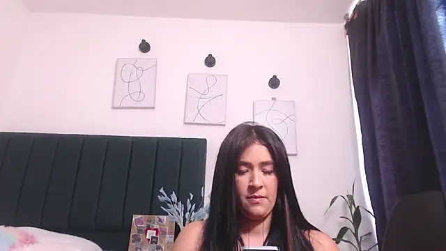Snapshot of NicollColeman chatting on 10-15-25, 04:15 NicollColeman online show from 10-15-25, 04:15