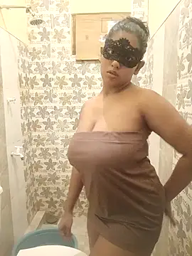 Snapshot of OneDisplay chatting on 12-12-24, 02:11 OneDisplay online show from 12-12-24, 02:11