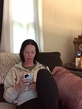 SidneyRaee online show from 04-28-26, 04:44