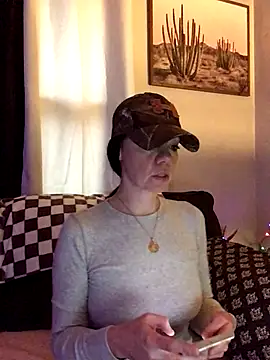 SidneyRaee online show from 11-25-25, 06:19