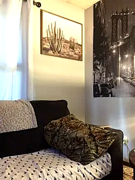 SidneyRaee online show from 09-18-25, 05:49