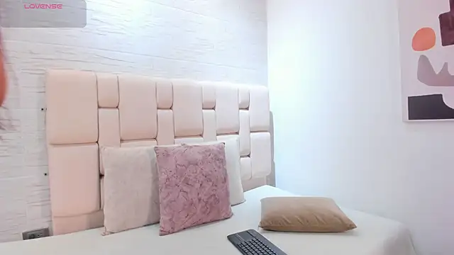 kayleeScott online show from 03-31-26, 07:16